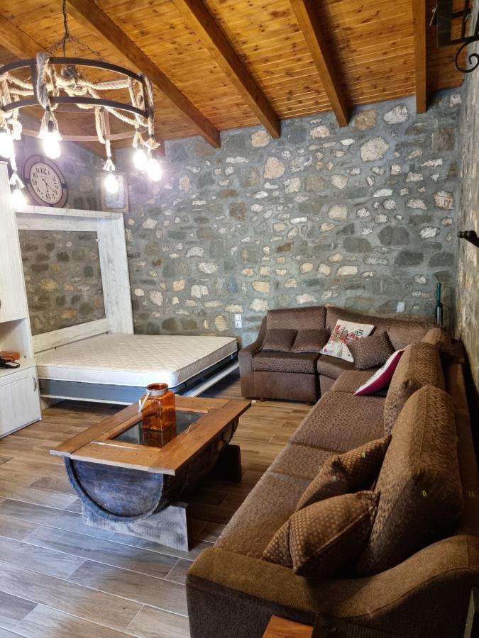 House With Big Garden And Barbeque In Nature Vourgareli Bagian luar foto