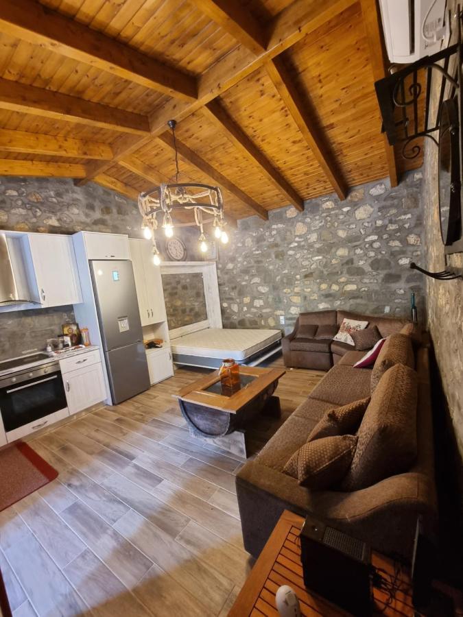House With Big Garden And Barbeque In Nature Vourgareli Bagian luar foto