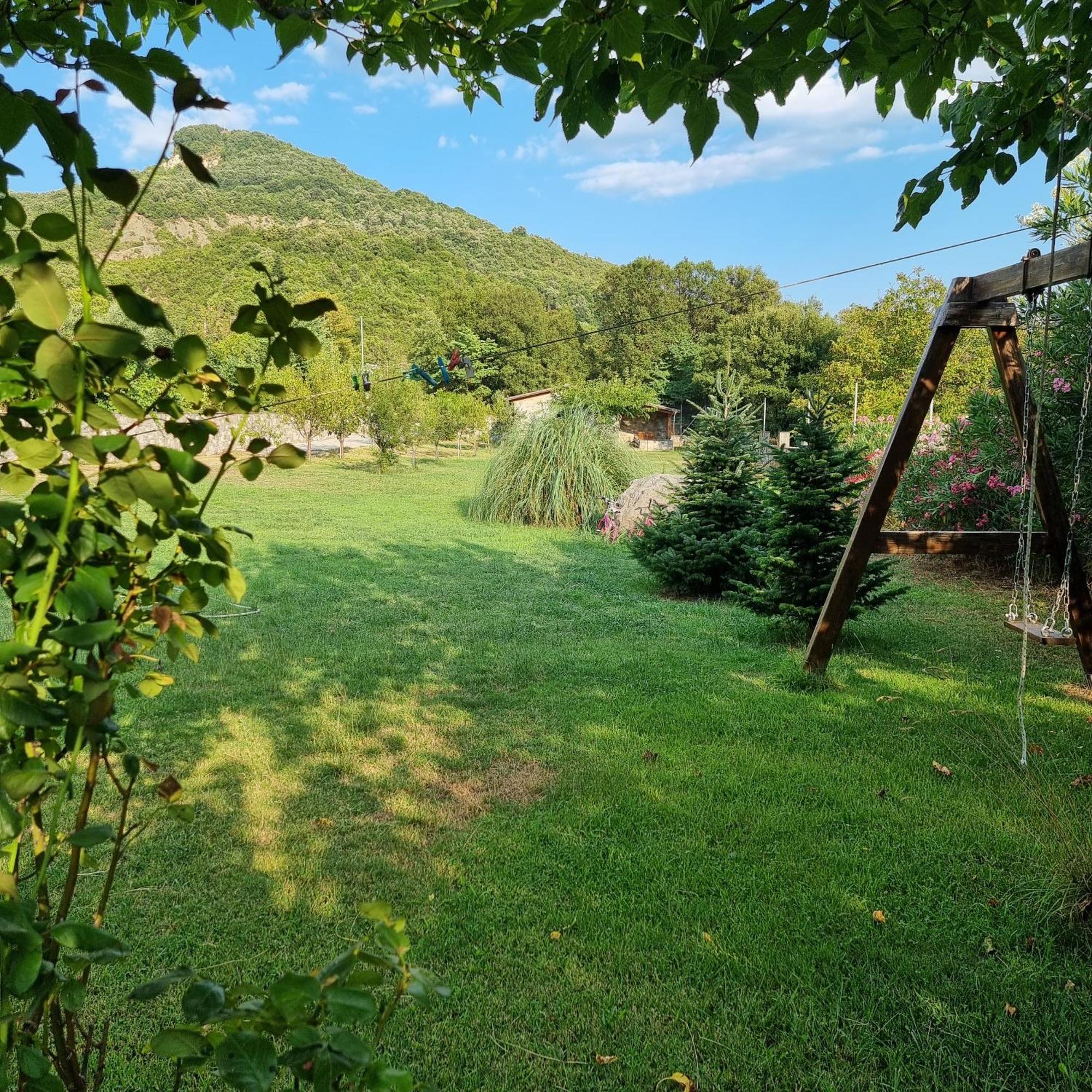 House With Big Garden And Barbeque In Nature Vourgareli Bagian luar foto